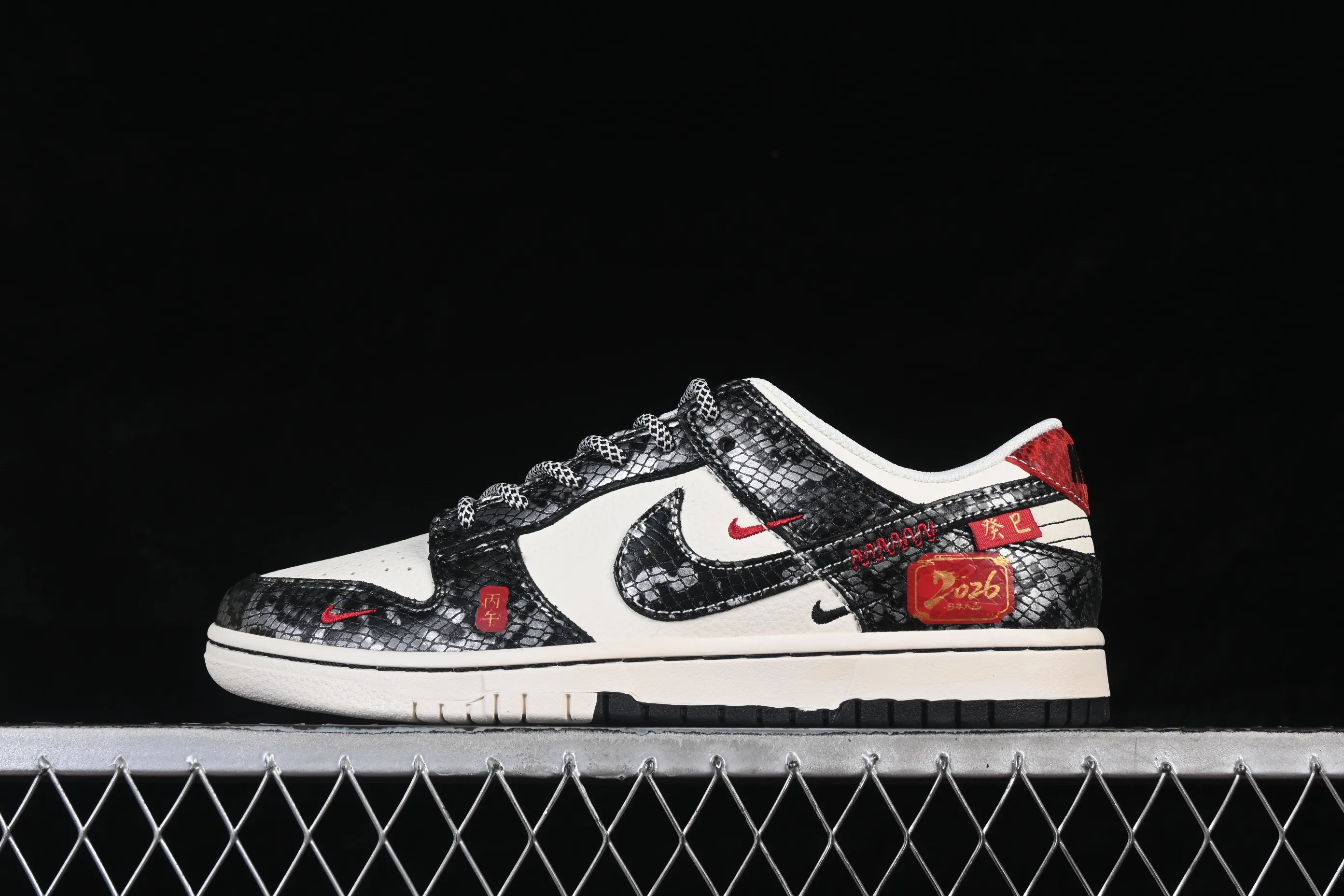 All categories Nk SB Dunk Series Nk SB Dunk Low High-end customized low-top sneakers Nike SB Dunk Low Year of the Horse limited edition Dragon and Horse Spirit Anniversary high-end customized low-top casual sneakers YX5066-C93